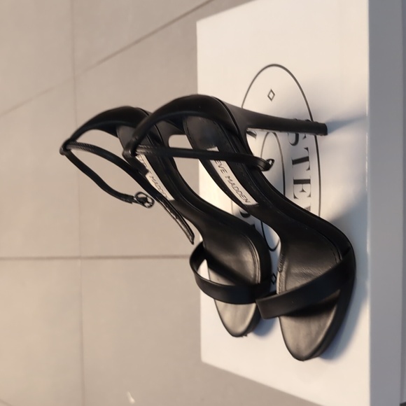 Black Steve Madden heels size 5 - Picture 2 of 12